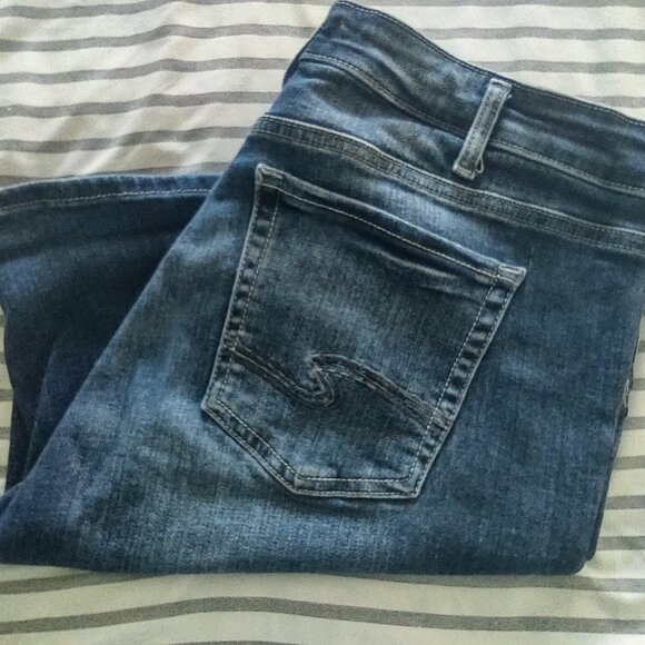 SILVER JEANS CO. JEAN SHORTS - ELYSE BERMUDA 34x9 - Picture 1 of 6